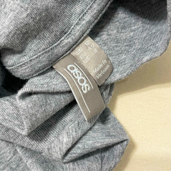 ASOS Women’s Top Size 8 Gray in Color - Picture 4 of 4